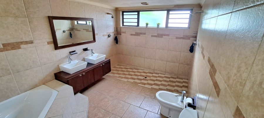 5 Bedroom Property for Sale in Lansdowne Western Cape